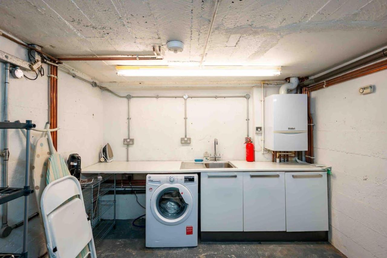Immaculate 1-bed House In * London