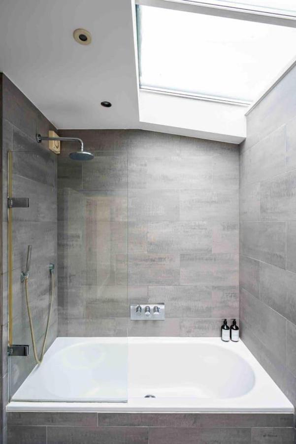 Immaculate 1-bed House In * London