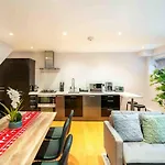 Immaculate 1-Bed House In London