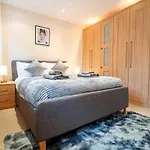Immaculate 1-Bed House In London
