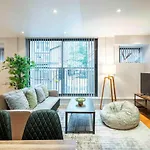 Immaculate 1-Bed House In London